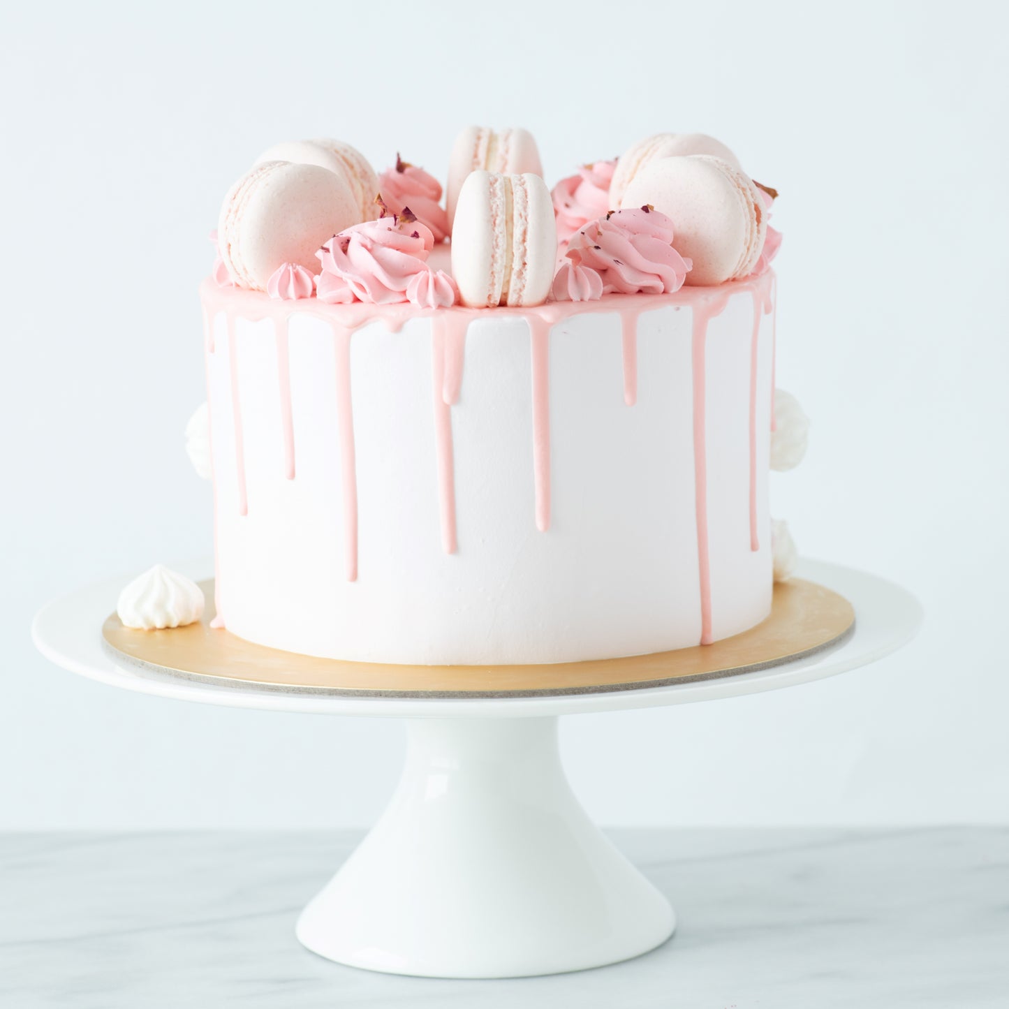 Lychee Rose Cake | Pre-order H-3 | 6PCS Macarons included | 16cm | Special Price Rp399.000