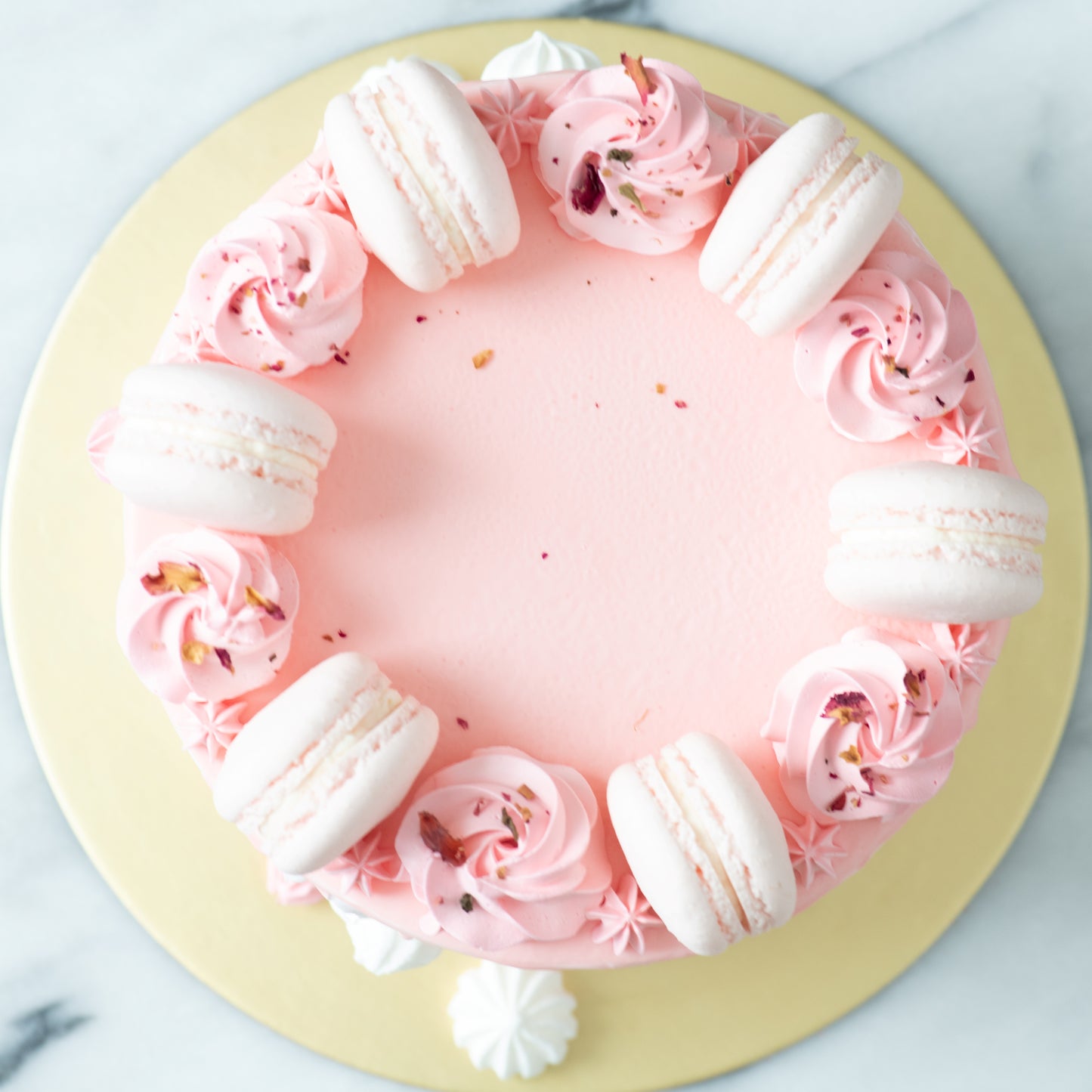 Lychee Rose Cake | Pre-order H-3 | 6PCS Macarons included | 16cm | Special Price Rp399.000